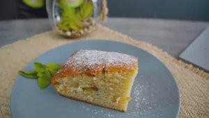 Пирог на ряженке с изюмом