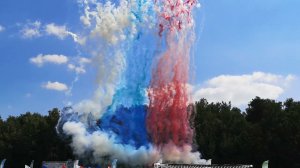 Дневной фейерверк. Российиский триколор