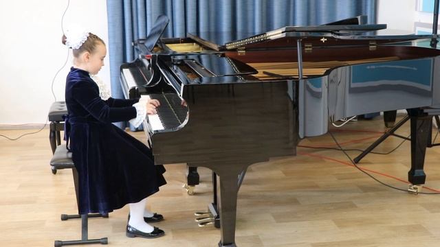 Оля Башкирцева, 8 лет, П.И.Чайковский "Старинная французская песенка"