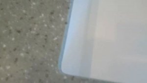 Столешница из искусственного акрилового камня. Плинтус интегрированный.