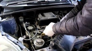 Toyota Vitz Тойота Витц SCP10 2000 года Замена приводного ремня и свечей зажигания