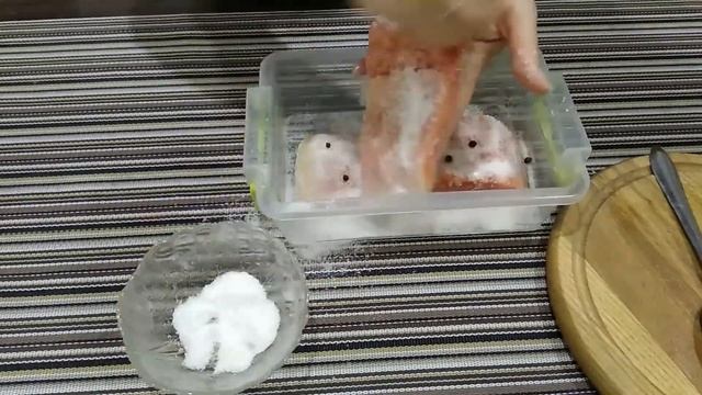 ?КАК ЗАСОЛИТЬ КРАСНУЮ РЫБУ! Сухой посол красной рыбы смотреть онлайн