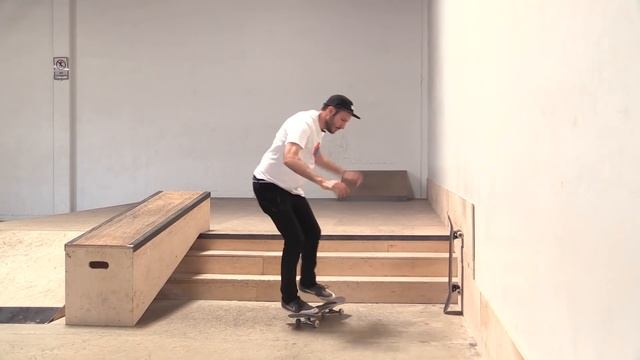8.0 SKATEBOARD VS 8.25 SKATEBOARD смотреть онлайн