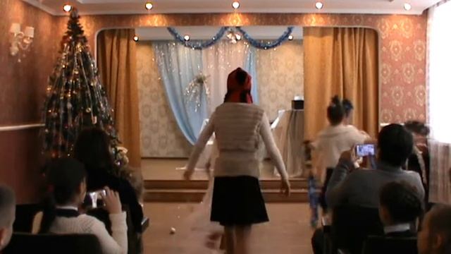 Музыкальная новогодняя сказка "Снежная королева" Лутугинской музыкальной школы. Часть №1.