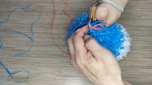 Мочалка - варежка в 3 цвета. Как связать крючком.