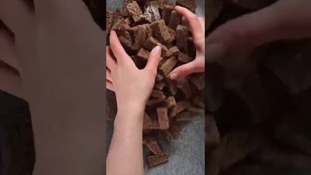 НИКОГДА не покупайте СУХАРИКИ в магазине! | Приготовьте сами сухарики с чесноком в духовке | #Short смотреть онлайн