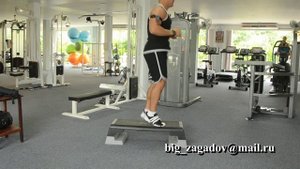 прыжки на степ с приседом