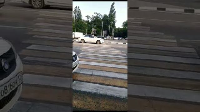 Светофор в Новороссийске вводит в заблуждение