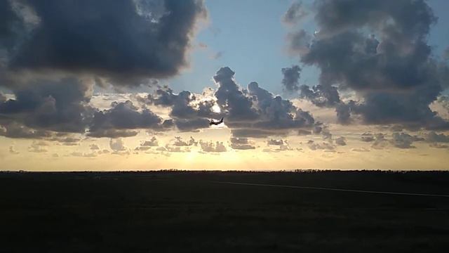 Полёт самолёта , посадка самолёта! смотреть онлайн