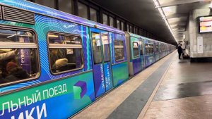 Фирменный! Поезд Русич-81-740/741, «Познавательный поезд РУВИКИ»,на станции Воробьёвы горы