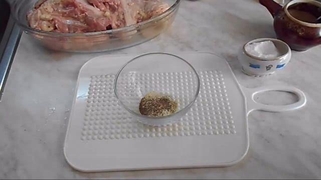 Цыплята табака из куриных спинок. Бюджетное блюдо. Как вкусно приготовить куриные спинки.