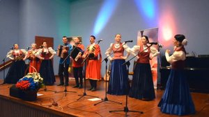 "Под окном широким". Русская народная песня, (под гармонь и баян). Ансамбль "РОССИЧИ".
