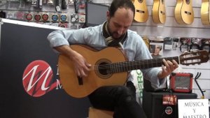 Guitarra Admira Rosario - Música y Maestro - Écija