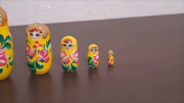 Матрешки. Разбираем и собираем матрешку.
