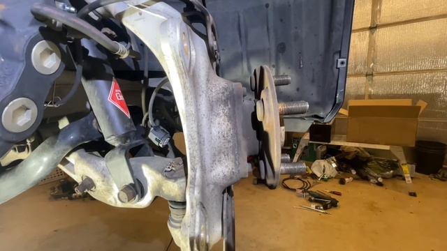 Diagnosing and replacing a bad wheel bearing in my 2007 Lexus LS460