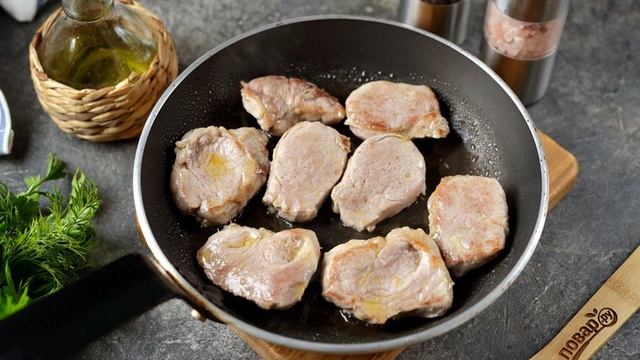 Тушеная свинина с луком