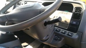 Японский грузовик Mitsubishi Canter 2000 года выпуска, бортовой с краном.