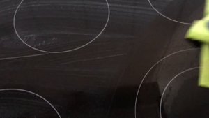 Лайфхак/Полезные советы/Как очистить стеклокерамическую плиту в домашних условиях?