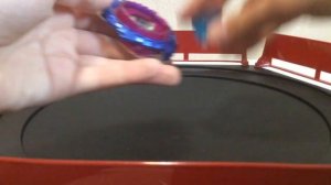 Волчки БЕЙБЛЕЙД БЕРСТ с алиэкспресс РАСПАКОВКА ПОСЫЛКИ бейблейды и арена !!! Beyblade burst