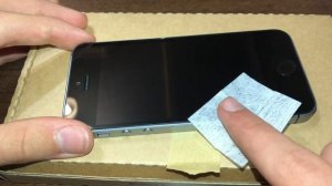 КЛЕЕМ ЗАЩИТНОЕ СТЕКЛО НА iPhone SE