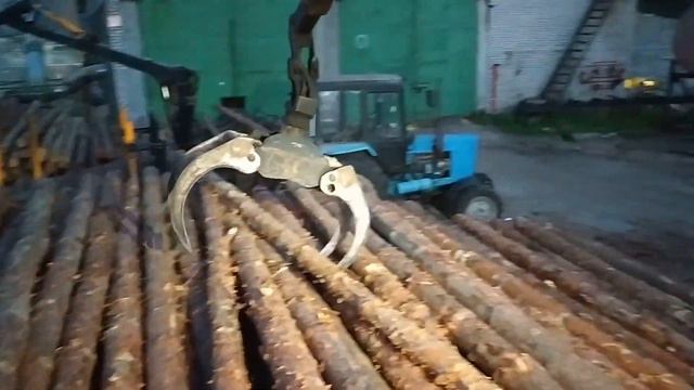 Mercedes AROCS на выгрузке смотреть онлайн