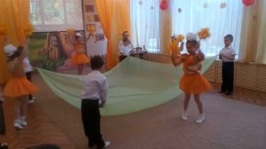 Танец с листьями старшая группа детского сада