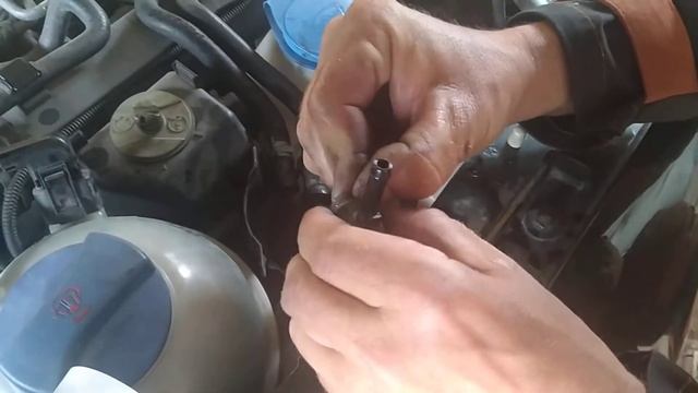 Шкода Октавия 1.9 Замена топливного фильтра. смотреть онлайн