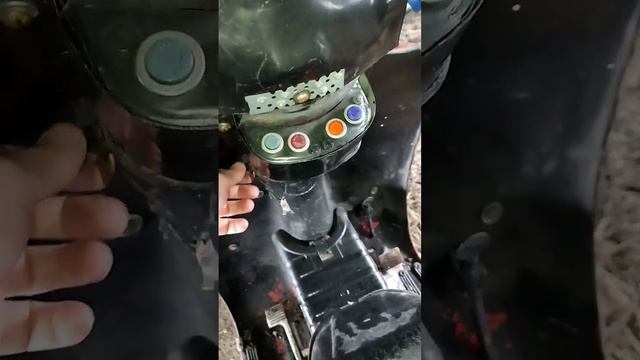 Мотороллер Муравей, подготовка к первому запуску после зимы смотреть онлайн