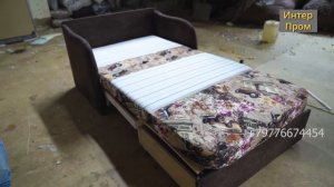 Обзор на выкатной диван с мягкими подлокотниками