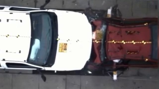 Ford Focus Vs Ford Pickup - Crash Test