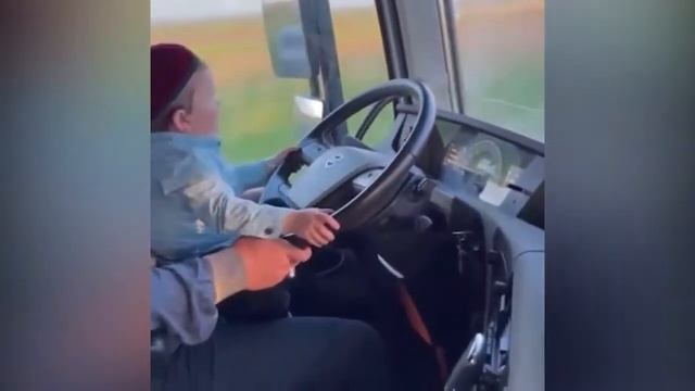 Самый маленький боец в мире Хазбик Абдурозик смотреть онлайн