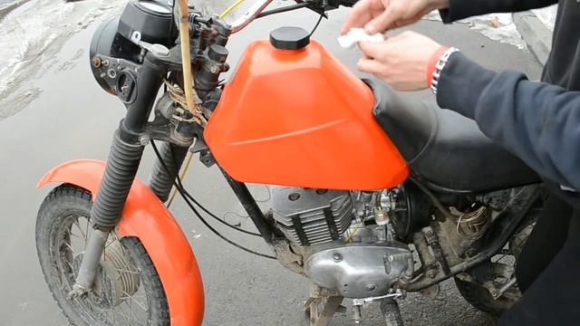 Разрушаем миф: смывает ли бензин краску из баллона? смотреть онлайн