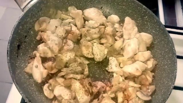 Быстрый Ужин! Очень вкусная курица с грибами в сметане!
