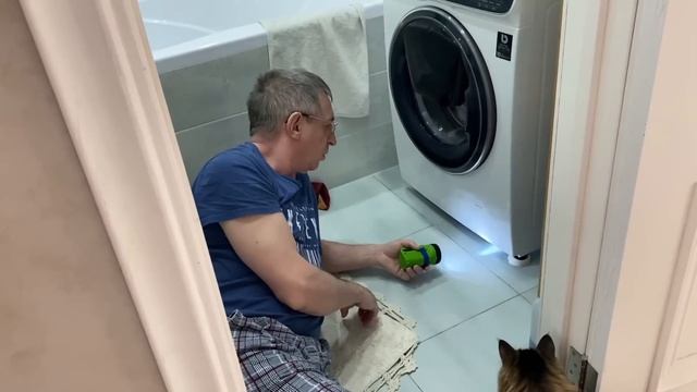 У МИХАЛЫЧА С УТРА РАБОТА! ИЩЕТ ПРОТЕЧКУ… смотреть онлайн