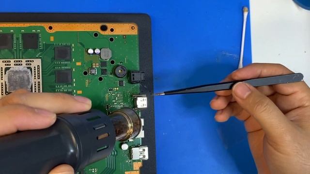 How to Repair a PlayStation 4 HDMI Port Issue смотреть онлайн