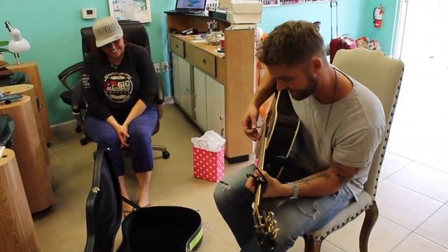 Brett Young @ Totally Tiffany Nails смотреть онлайн