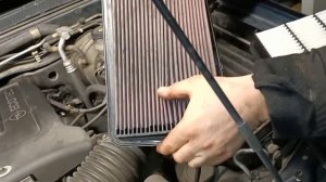 OPEL FRONTERA 2.2, diesel, 2000.  Replacing the air filter.