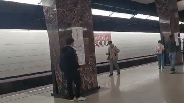 Москва 2020 прибывает на станцию Хорошёвская🇷🇺🇷🇺🇷🇺🔵🔵🔵💙💙💙❤️❤️❤️ смотреть онлайн