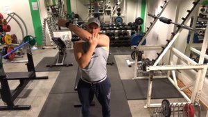 Подъём гантелей перед собой