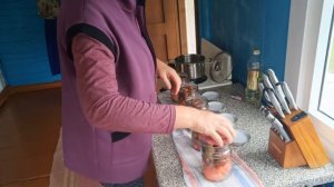 Мариную 🍅 без ничего.Получается очень вкусно,Попробуйте.