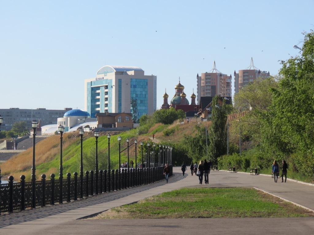 "Павлодар". Песню исполняет автор Марина Каримова.