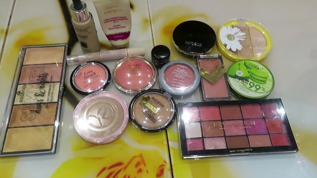 ?ПЕРВАЯ КОСМЕТИЧКА МАЯ!!!????