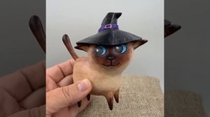 Котик в шляпе. Игрушка из папье-маше.