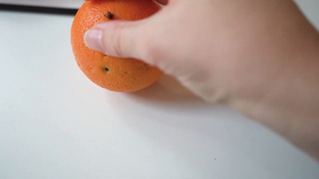 Holiday Orange + Clove Pomanders | SCANDINAVIAN STYLE смотреть онлайн