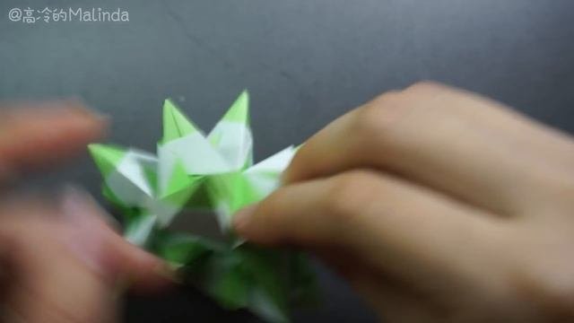 Origami Tutorial: Kusudama Poinsettia On Tornillo (Paolo Bascetta, Meenakshi Mukerji)｜Hello Malinda
