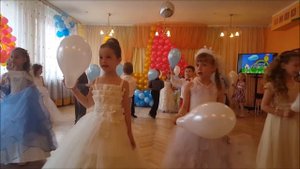 Выпускной в саду. Вальс с шариками. Песня. Prom in the garden. Waltz with balls. Song.