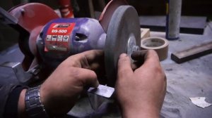 замена дисков на заточном станке с оцентрованием