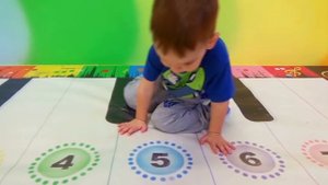 Егор и Кирилл учат цифры и цвета на английском языке учимся играя