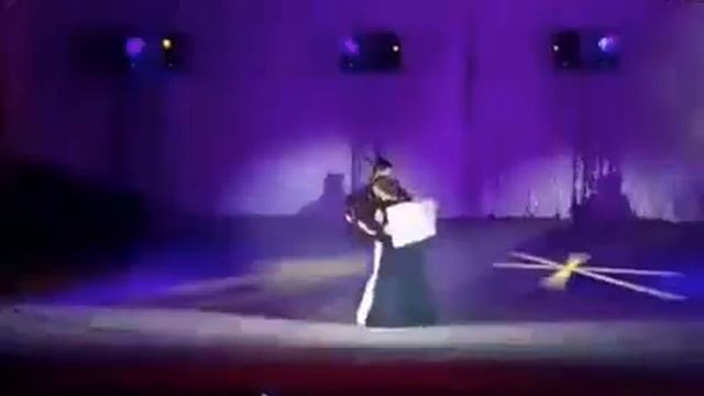 Аккордеон. Необычная пара. Музыкальная игра. В четыре руки. Сцена. Овации. Музыкальные инструменты. смотреть онлайн