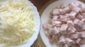 Пицца гавайская с ананасом и копченой курицей! Вкусно, пальчики оближешь!